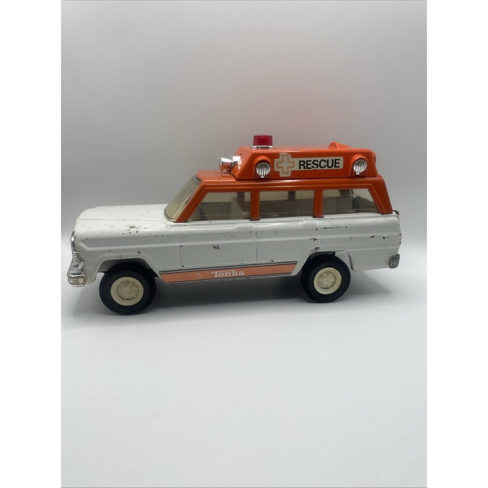 Vintage Tonka Jeep Wagoneer Rescue Ambulance Pressed Steel Toy Truck